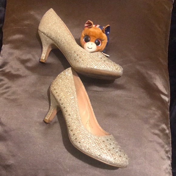 Shoes - Picture 2 of 4